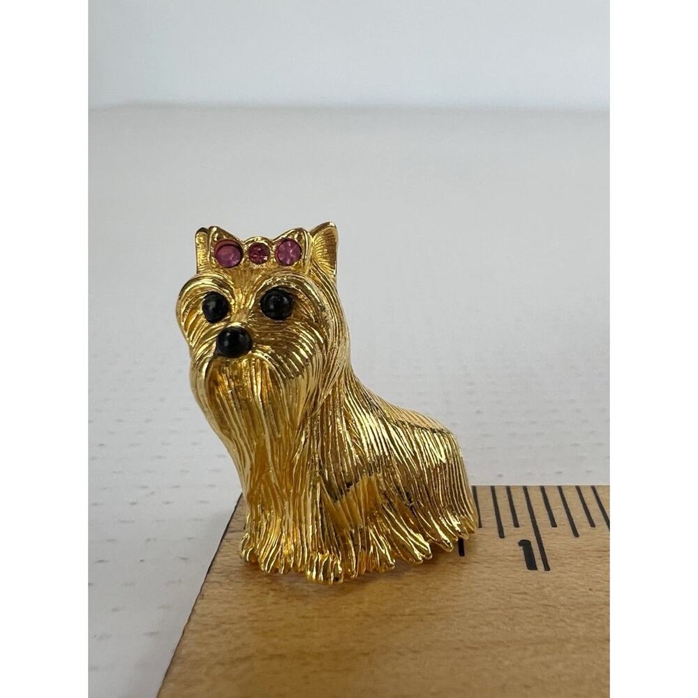 Joan Rivers Dog Brooch Vintage Gold Tone Yorkshire Terrier Yorkie Dog Signed Pin - Picture 2 of 6